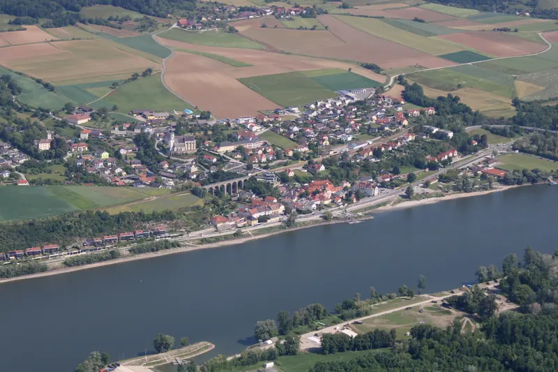 Donau, Fluss, Gebäude, Landschaft, Luftaufnahme, Ortschaft, Wald, Wasser · Emmersdorf · 25.05.2025