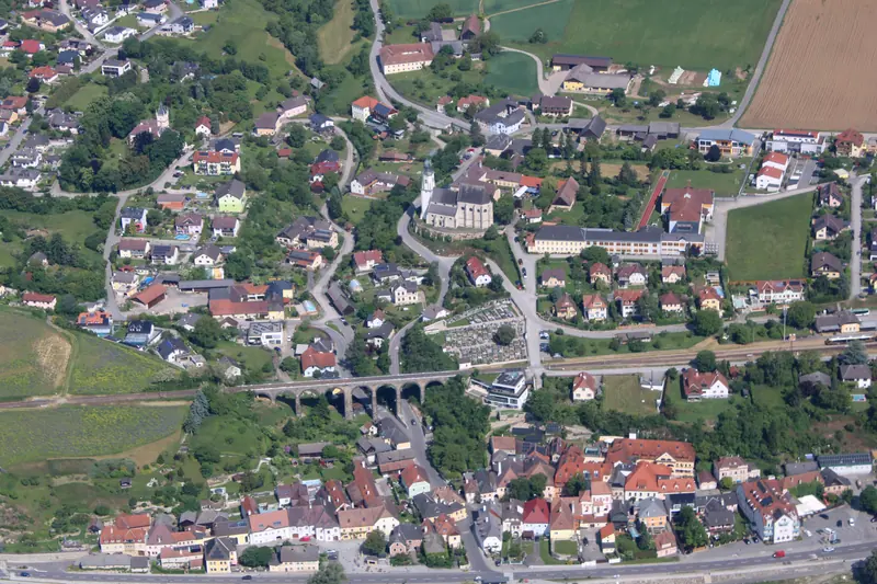 Fluss, Gebäude, Landschaft, Luftaufnahme, Ortschaft, Wald, Wasser · Emmersdorf
