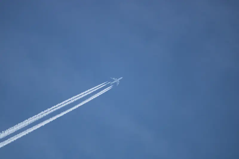 Flugzeug, Himmel · Leiben · 26.04.2026