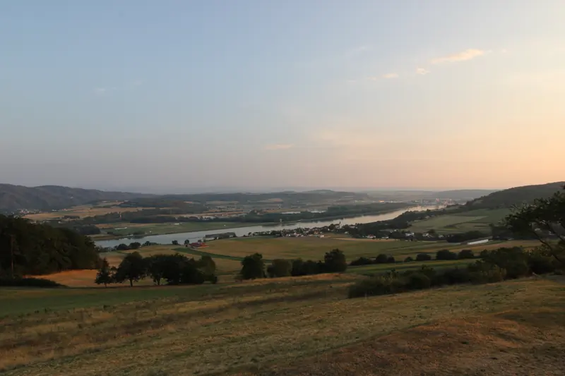 Donau, Landschaft, Ortschaft, Sonnenuntergang, Wasser · Leiben · 04.08.2026