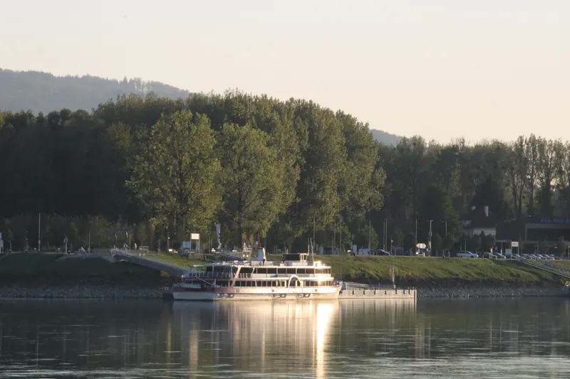 Baum, Schiff/Boot, Donau, Wasser · Emmersdorf · 03.10.2026